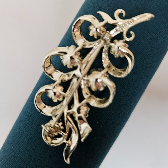 Lisner Silver Tone crystal Rhinestone Leaf Brooch Pin Marked - Picture 2 of 9